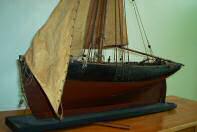 Cette article, parue dans la revue "Bateau Modèle" n° 56, décrit les trucs et astuces pour réussir la restauration de ce magnifique modèle : un ancien bateau-pilote.