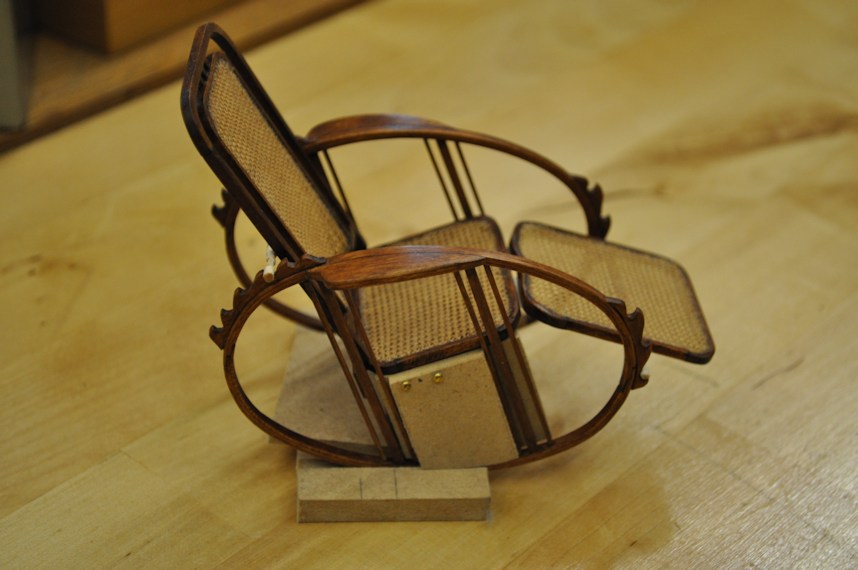 http://www.ulmo.net/miniatures/didier-wetzel/photos/egg-rocking-chair/2013-03-20%20-%20stage%20ebenisterie%20-%20didier%20wetzel%2001.jpg